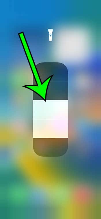 how to adjust iPhone 14 flashlight brightness